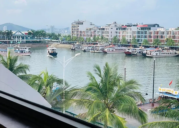 Căn hộ Căn Hộ 6 Ngủ View Biển Và View âu Tàu Tuần Châu - Hạ Long